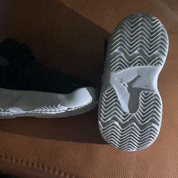 Jordan Black Sneakers Low-Top Design - Picture 2 of 3